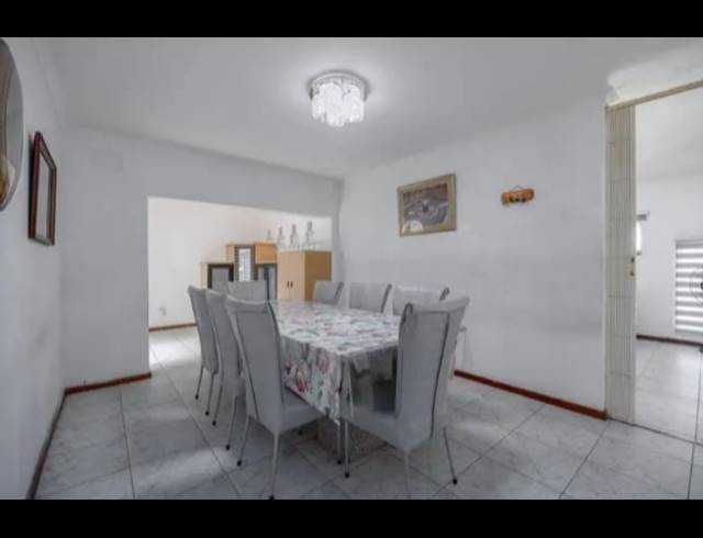 5 BEDROOM HOUSE FOR SALE IN ISIPINGO HILLS